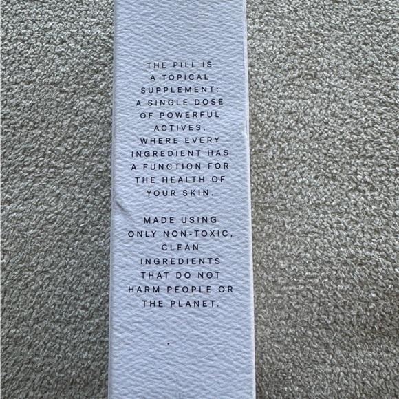 The Nue Co Vitamin C + AHA + HA Serum NWT - Picture 4 of 5